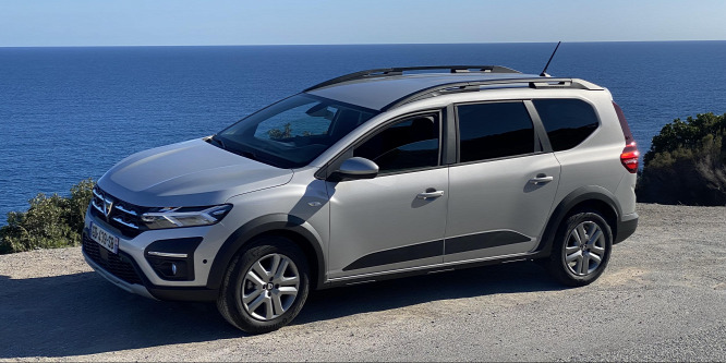 Nem halnak ki a megfizethető, hétüléses autók - Dacia Jogger menetpróba