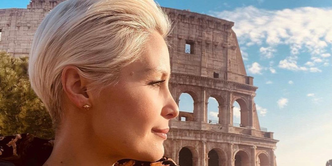 Orosz Barbara miniszoknyában mutatta meg lábait Rómának - fotók