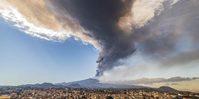 Tizenegy nap után újra kitört az Etna