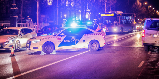 Nagy változás jön a magyar rendőrségnél: ezt a fegyvert is használhatják intézkedéseik során