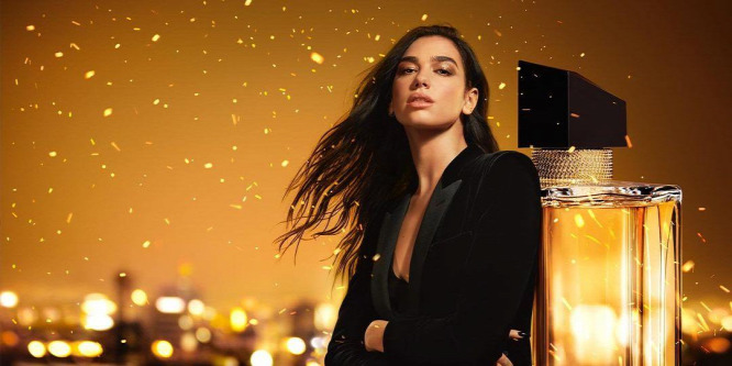 Hibátlan bikinis testét napoztatja Dua Lipa - fotók