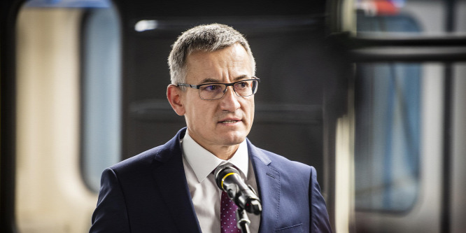 Közpénzen politikusokkal dőzsöl a BKV-vezér