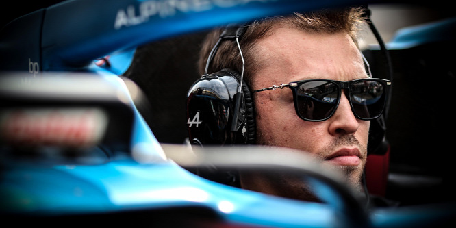 A korábbi orosz F1-es pilóta és csapata is visszalépett az FIA feltételei miatt