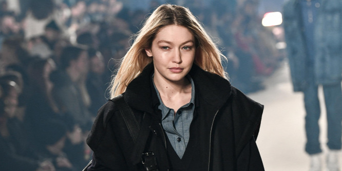Élő nyulat szorított a kebleihez Gigi Hadid: megvadította vele a férfiakat (18+)