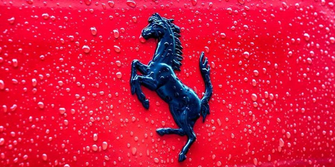 Hatalmas összeggel támogatja a Ferrari az ukrajnai menekülteket