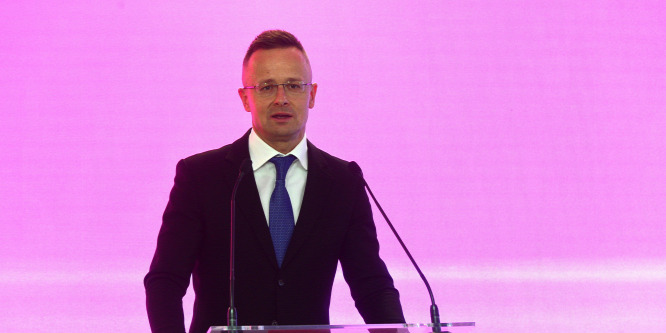 Szijjártó Péter: A világ legnagyobb elektromos akkumulátorgyártási kapacitása jött létre Magyarországon