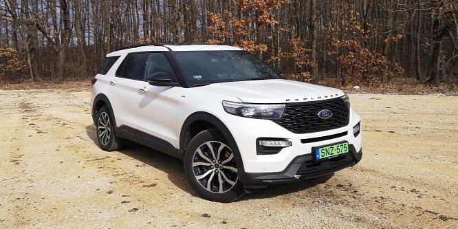 Amerikai különc toppant be az úri társaságba - Ford Explorer menetpróba