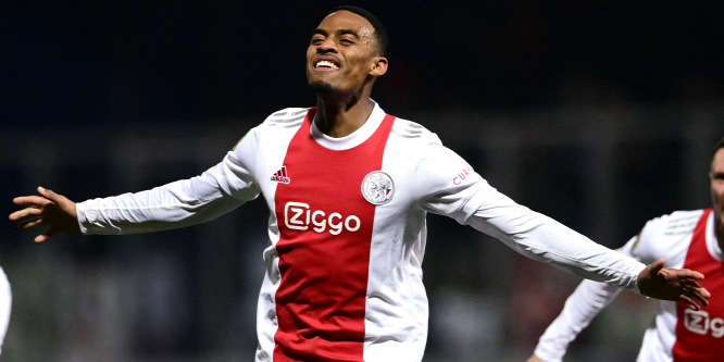 92. percben lőtt bombagóllal győzte le a magyar válogatott focista csapatát az Ajax - videó