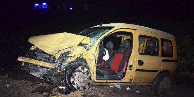 Két sofőr is súlyosan megsérült a 48-as főúton történt balesetben