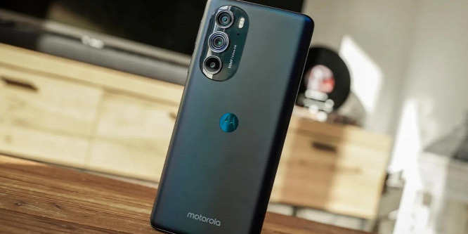 Júliusban támad a Motorola 200 megapixeles kamerával felszerelt mobilja