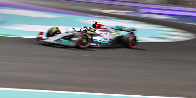 Senna egykori csapattársa csak őt tartja nagyobb pilótának Hamiltonnál