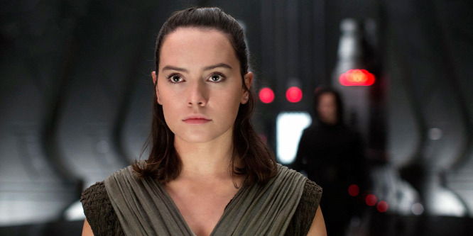 Egy boszorkány a példaképe a Star Wars sztárjának – 10 érdekesség a 30 éves Daisy Ridley-ről