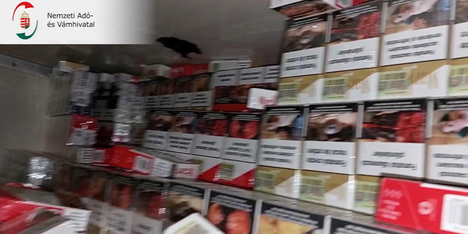 Négymillió forintnyi csempész cigit találtak a NAV-osok egy teherautóban - videó