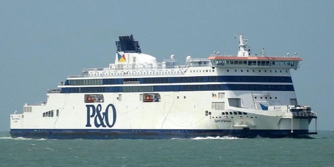 Újabb komphajót függesztettek fel, káosz lehet húsvétkor Dover és Calais kikötőiben