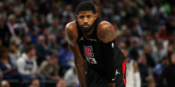 Kihagyja a sorsdöntő összecsapást az NBA-sztárjátékos