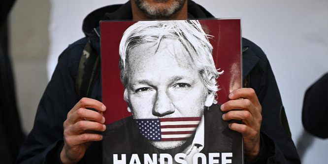 Elrendelte Julian Assange amerikai kiadatását egy londoni bíróság