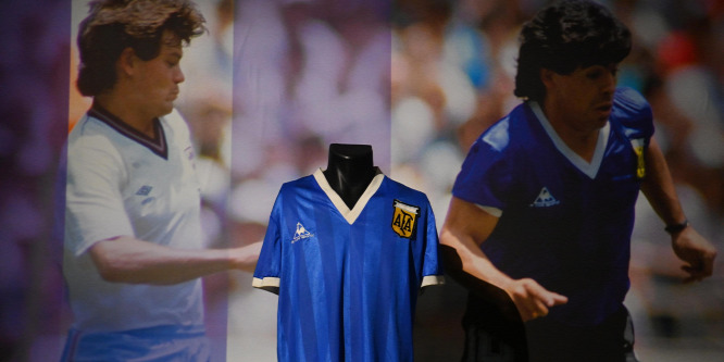 Hatalmas összeget fizettek Maradona "Isten keze"-mezéért