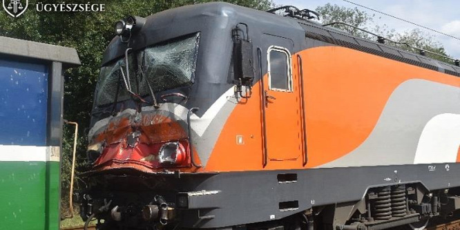 Több vagont kisiklatott egy mozdonyvezető Visonta közelében