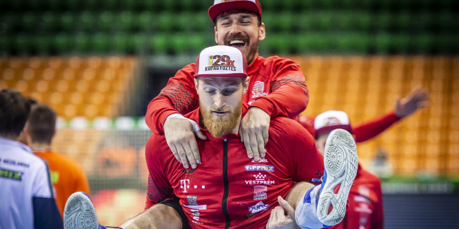 Egy pillanatra sokkot kaphattak a Telekom Veszprém szurkolói a kupadöntőben - kép