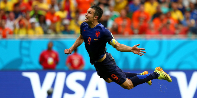 Van Persie ikonikus fejesgólját idézte az angol védő öngólja