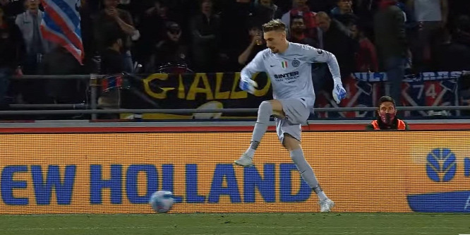 Elképesztően nagy potyagólt kapott az Inter kapusa - videó