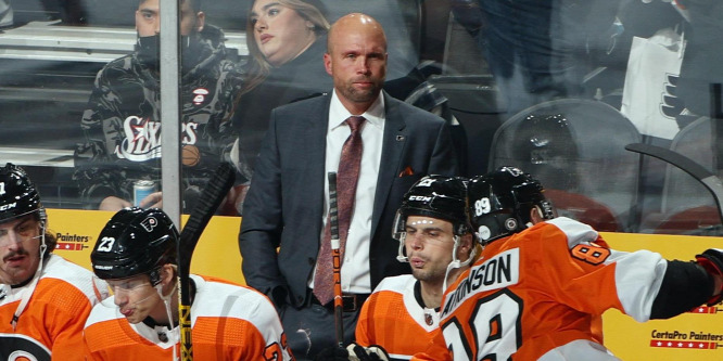 Kirúgták a Philadelphia Flyers edzőjét