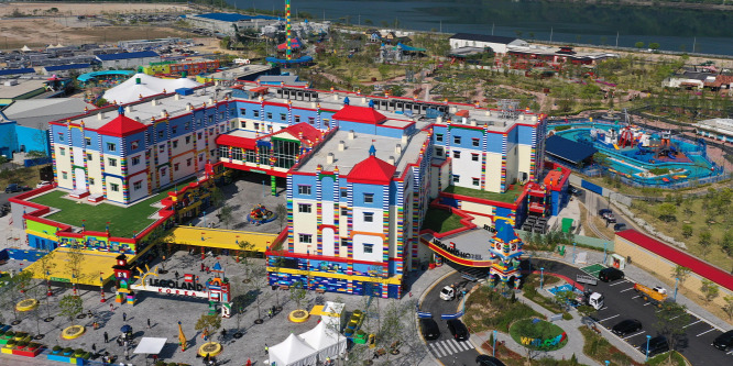Nézze meg képeken a világ legnagyobb Legoland-jét!
