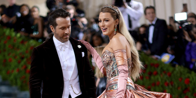 Vicces fotó: szó szerint leesett Ryan Reynolds álla a feleségétől