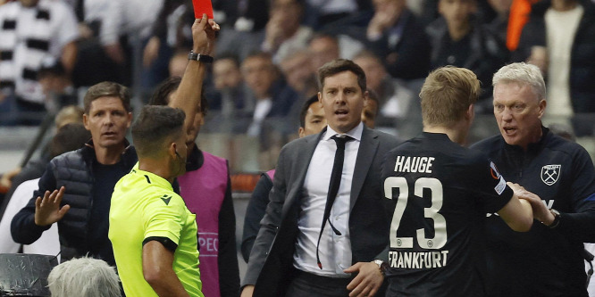 Magából kikelve balhézott a West Ham United edzője, kiállították - videó