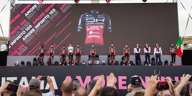 Jön a Giro d'Italia budapesti rajtja, a magyar hokiválogatottra rangadó vár a vb-n