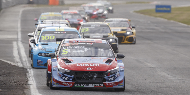 Michelisz Norbert Tassi Attilával ütközött a WTCR szezonnyitó hétvégéjén - videó