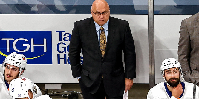 Kirúgták a New York-i hokicsapattól az NHL egyik legsikeresebb edzőjét