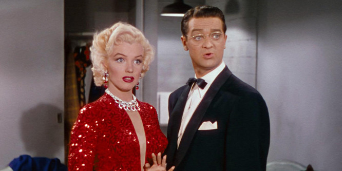 Marilyn Monroe filmes ruháit és Thor kalapácsát is elárverezik