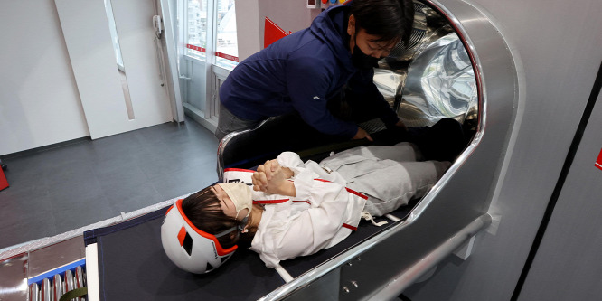 60 méter hosszú, 10 másodperces csúszdaélmény a japán kilátótoronyból