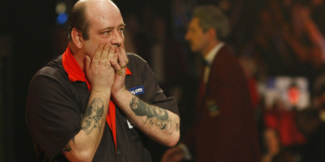 Két év börtönre ítélték a 16 éves lányt erőszakoló darts-világbajnokot