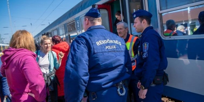 Több mint 300 menekült érkezett tegnap Budapestre