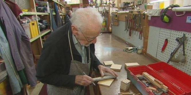 102 évesen is dolgozik az ausztrál férfi