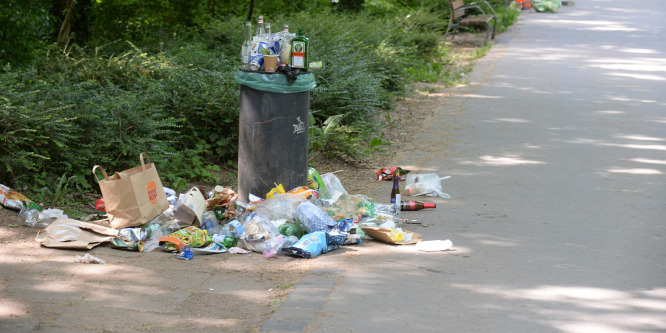Elöntötte a Margit-szigetet a szemét - fotók