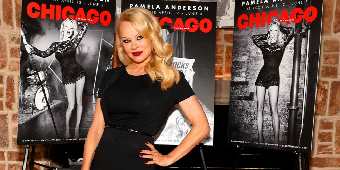 Pamela Anderson 11 kilót hízott, amíg megírta az életrajzi könyvét