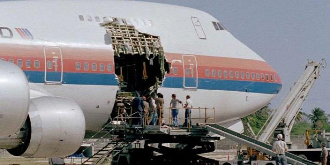 Kilenc ember kirepült egy Boeingból 6 ezer méter magasan