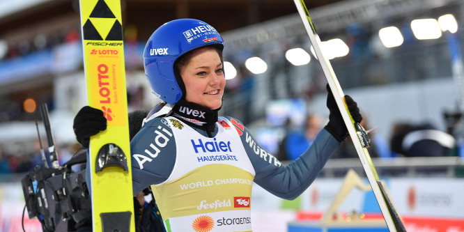 Visszavonult a síugrás első női olimpiai bajnoka