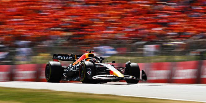 Leclerc hatalmas drámája után Verstappen a problémái ellenére is nyert Barcelonában