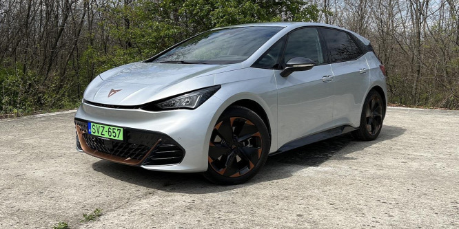 Spanyolra cserélte a magyar ruhát, de a lényeg alig változott - Cupra Born 58 kWh teszt