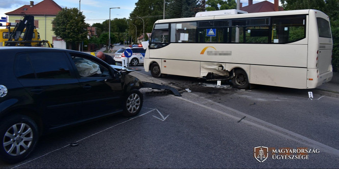 Busznak ütközött egy bedrogozott, részeg sofőr Pápán