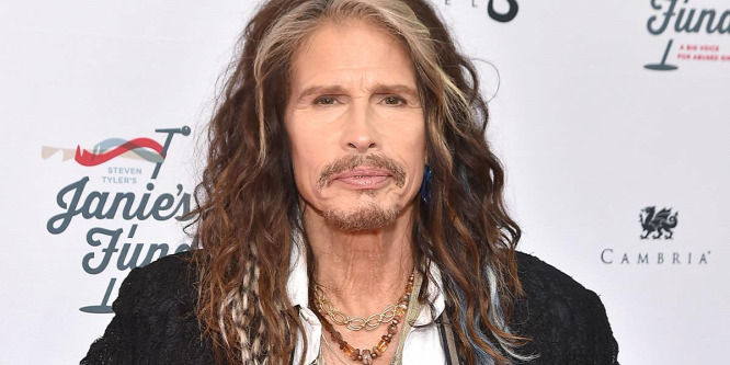 Közleményt adott ki a zenekar: rehabra vonul az Aerosmith énekese, Steven Tyler