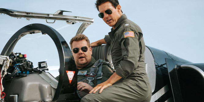 Tom Cruise egy ismert műsorvezetőt is elvitt egy körre vadászgéppel - videó