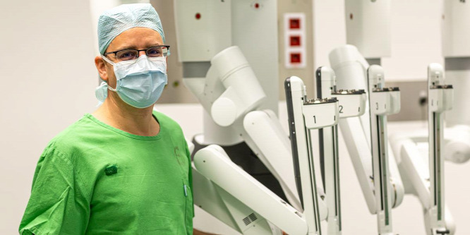 Először operáltak robottal epehólyagot Magyarországon