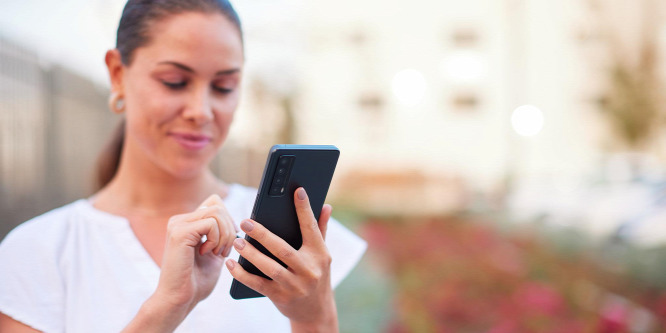 Olcsón kínál érintőceruzás mobilt a TCL