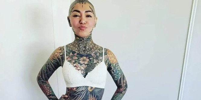 Öngyilkosságra buzdítják a lányt, aki még a nemi szervét is tetováltatta
