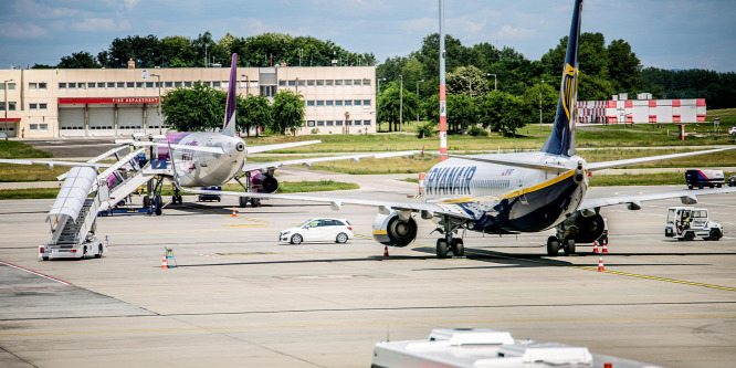 Soron kívüli vizsgálatot rendelt el Varga Judit a Ryanairnél az utasok panasza miatt